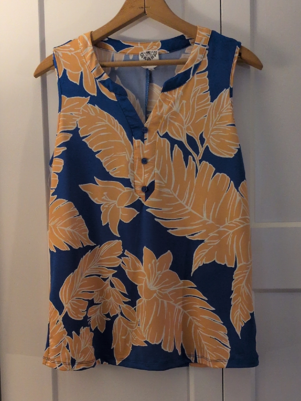 Sleeveless Blue & Peach Floral Split-Neck Blouse